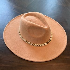Cowgirl hat with gold chain